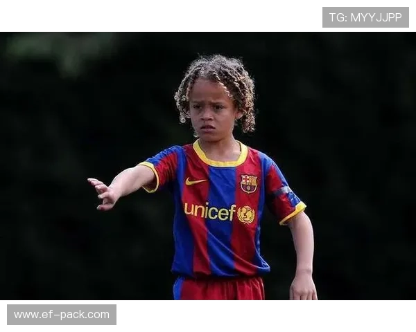 哈维·西蒙斯巴黎租借经历助力其本赛季表现稳健