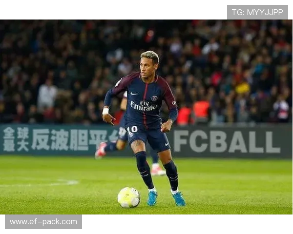 维尼修斯迎战世界级边卫，近期表现稳健备受关注